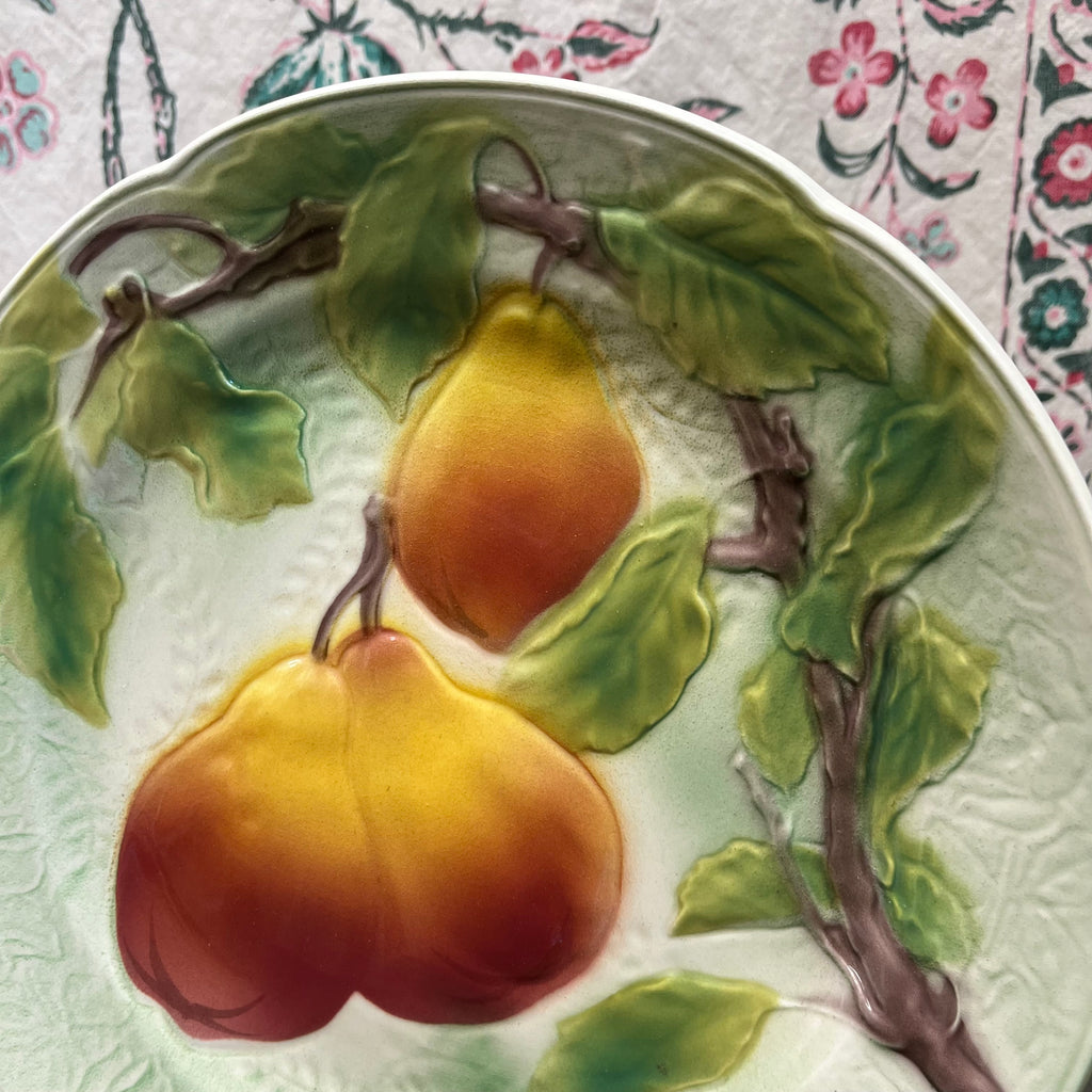Assiettes en barbotine Saint-Clément