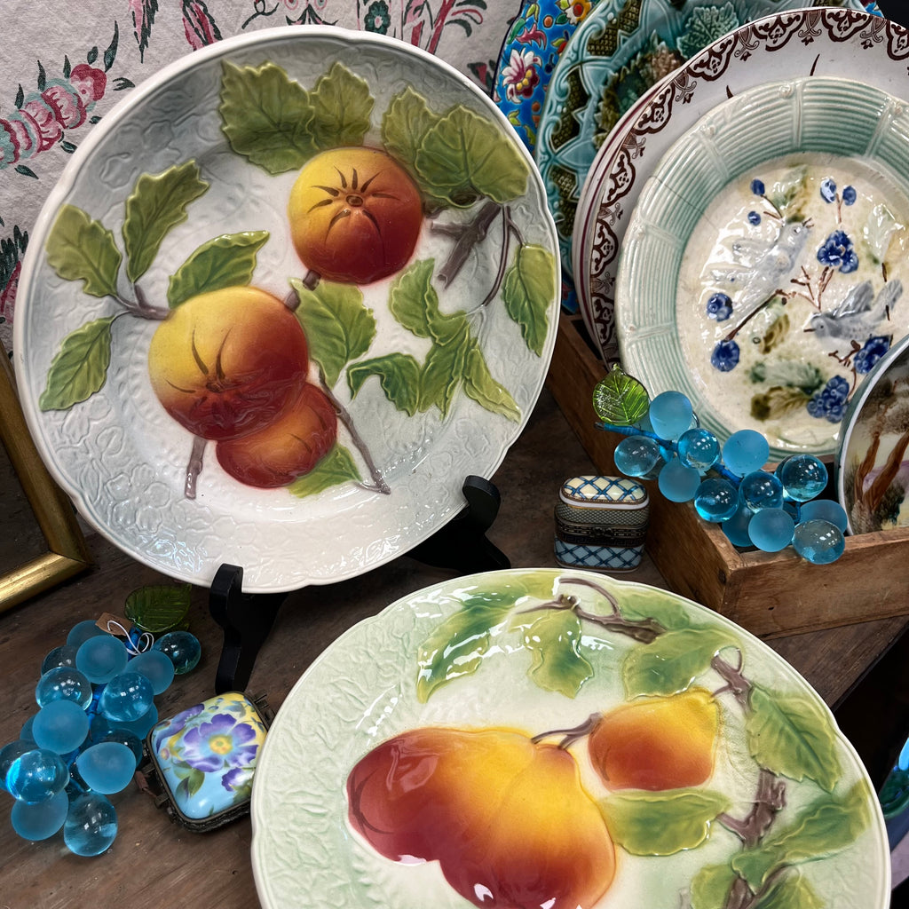 Assiettes en barbotine Saint-Clément