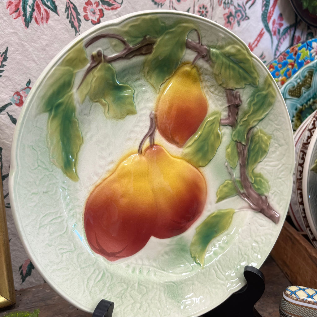 Assiettes en barbotine Saint-Clément
