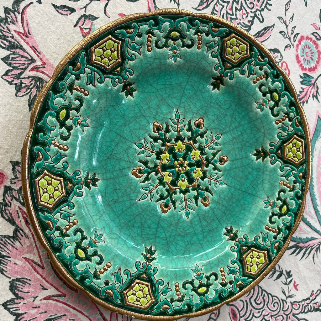 Assiette ancienne en émaux de Longwy – Décor “Chevreuse” par Maurice-Paul Chevallier