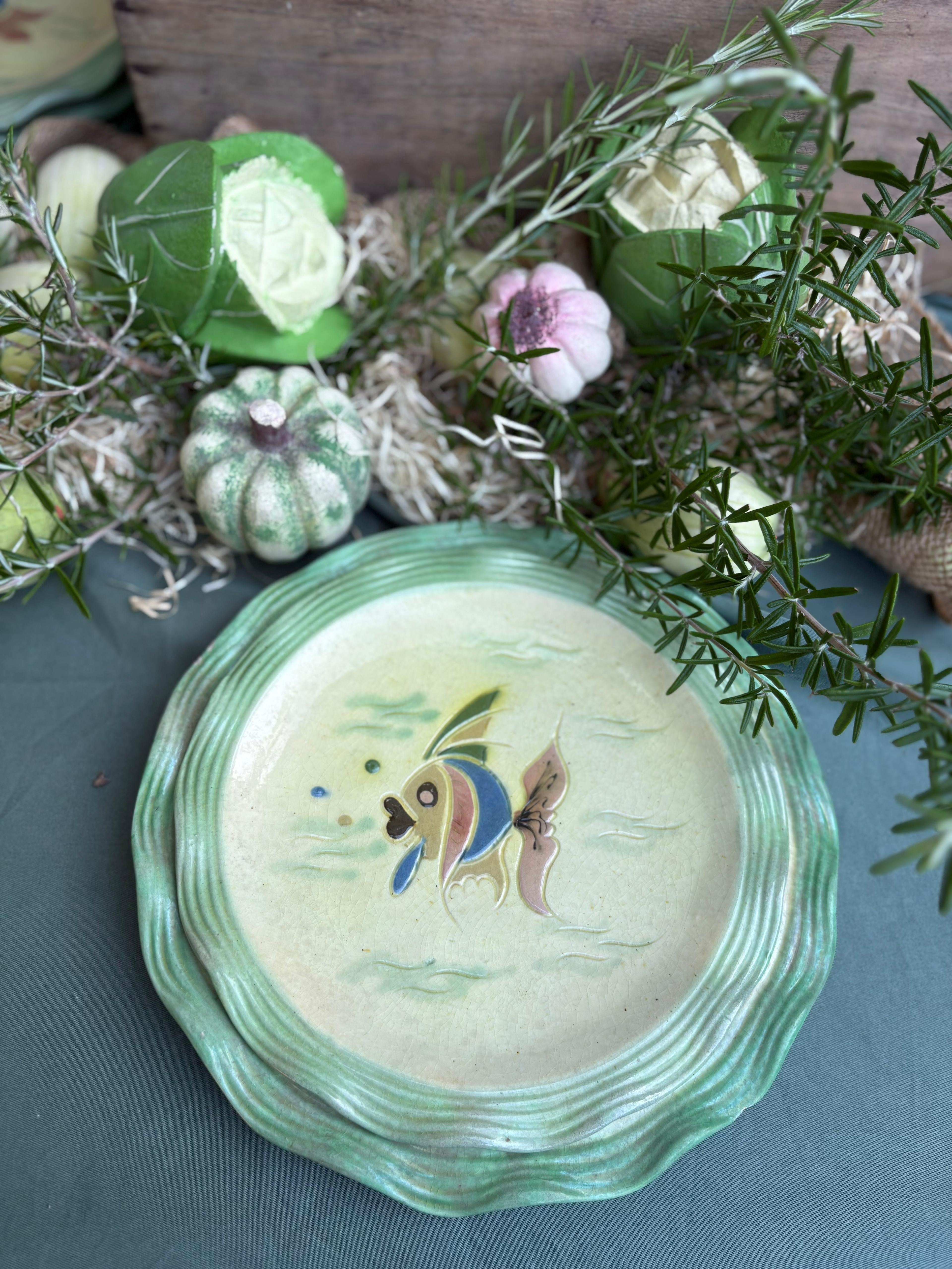 Service d'assiettes Vallauris Cèrenne – Décor Les Poissons, années 1950