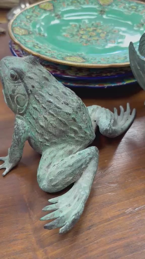 Sculpture de crapaud en métal